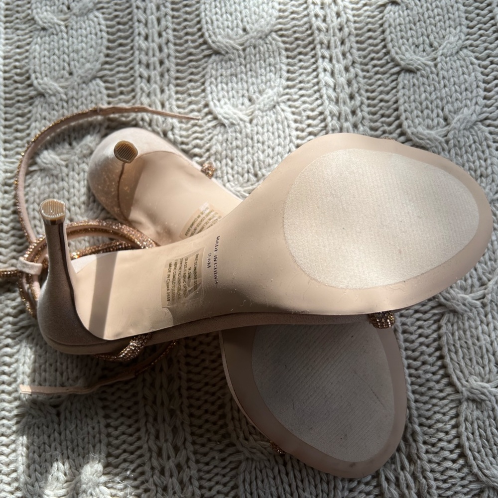 GOLD SHOES - Picture 2 of 6